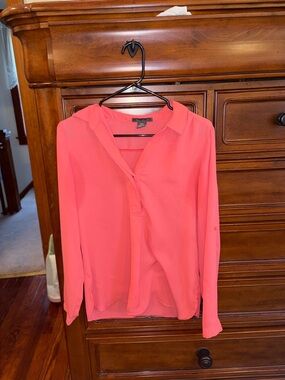 Suzy Shier Coral Pink Long Sleeve Blouse Size Small